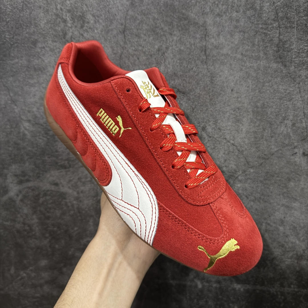 图片[3]-【CS纯原版】Puma Speedcat OG Sparco 舒适运动 防滑轻便 低帮 生活休闲鞋 男女款运动休闲鞋 马年限定 398836-31 市场第一梯队品质 版型 细节 烫金走线 完全碾压市场任意版本 欢迎对比🆚 工厂耗时3个月开发 原装档案原数据纸版楦型 采用固色翻毛皮鞋面材质(正确二次成型\’猛帮\’成型工艺🆚区别市面版本!!) 外置原数据开发轻量耐磨橡胶大底💪🏻 全球知名运动品牌PUMA宝马赛车系列 融合了宝马车队的标志性配色 以趣味十足又前卫复古的设计引领潮流 将赛道精神融入街头时尚 开启前卫竞速之旅 主打前卫复古风 Roma鞋款的鞋侧以复古的流线造型 缀以宝马经典Logo 巧妙吸睛 而Speedcat鞋款以亮眼三色条纹元素缀以舒适鞋面 赋予了独特的个性美学 演绎赛车的无尽能量 尺码：35.5-45-选品中心