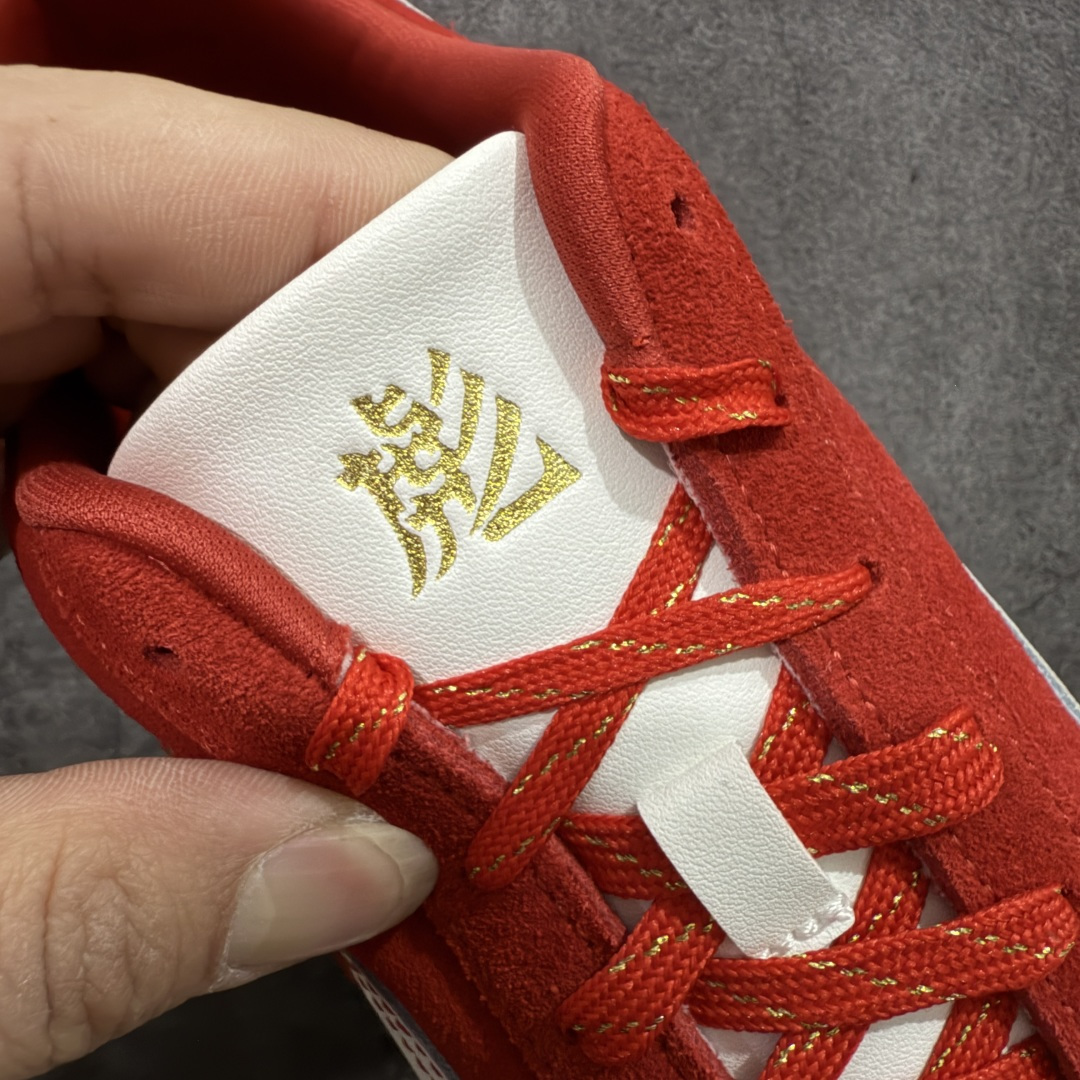 图片[6]-【CS纯原版】Puma Speedcat OG Sparco 舒适运动 防滑轻便 低帮 生活休闲鞋 男女款运动休闲鞋 马年限定 398836-31 市场第一梯队品质 版型 细节 烫金走线 完全碾压市场任意版本 欢迎对比🆚 工厂耗时3个月开发 原装档案原数据纸版楦型 采用固色翻毛皮鞋面材质(正确二次成型\’猛帮\’成型工艺🆚区别市面版本!!) 外置原数据开发轻量耐磨橡胶大底💪🏻 全球知名运动品牌PUMA宝马赛车系列 融合了宝马车队的标志性配色 以趣味十足又前卫复古的设计引领潮流 将赛道精神融入街头时尚 开启前卫竞速之旅 主打前卫复古风 Roma鞋款的鞋侧以复古的流线造型 缀以宝马经典Logo 巧妙吸睛 而Speedcat鞋款以亮眼三色条纹元素缀以舒适鞋面 赋予了独特的个性美学 演绎赛车的无尽能量 尺码：35.5-45-选品中心