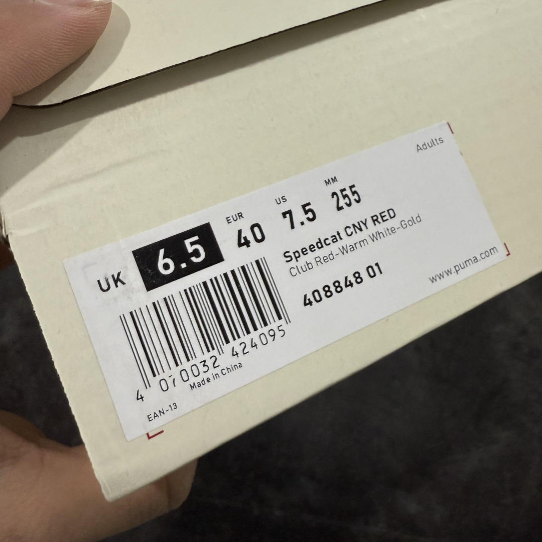 图片[10]-【CS纯原版】Puma Speedcat OG Sparco 舒适运动 防滑轻便 低帮 生活休闲鞋 男女款运动休闲鞋 马年限定 398836-31 市场第一梯队品质 版型 细节 烫金走线 完全碾压市场任意版本 欢迎对比🆚 工厂耗时3个月开发 原装档案原数据纸版楦型 采用固色翻毛皮鞋面材质(正确二次成型\’猛帮\’成型工艺🆚区别市面版本!!) 外置原数据开发轻量耐磨橡胶大底💪🏻 全球知名运动品牌PUMA宝马赛车系列 融合了宝马车队的标志性配色 以趣味十足又前卫复古的设计引领潮流 将赛道精神融入街头时尚 开启前卫竞速之旅 主打前卫复古风 Roma鞋款的鞋侧以复古的流线造型 缀以宝马经典Logo 巧妙吸睛 而Speedcat鞋款以亮眼三色条纹元素缀以舒适鞋面 赋予了独特的个性美学 演绎赛车的无尽能量 尺码：35.5-45-选品中心