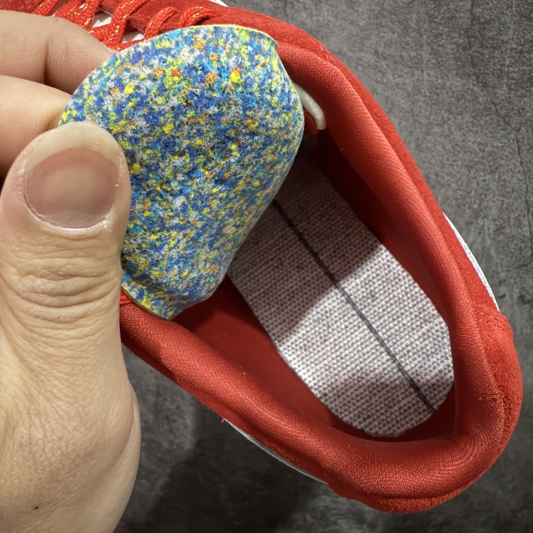 图片[9]-【CS纯原版】Puma Speedcat OG Sparco 舒适运动 防滑轻便 低帮 生活休闲鞋 男女款运动休闲鞋 马年限定 398836-31 市场第一梯队品质 版型 细节 烫金走线 完全碾压市场任意版本 欢迎对比🆚 工厂耗时3个月开发 原装档案原数据纸版楦型 采用固色翻毛皮鞋面材质(正确二次成型\’猛帮\’成型工艺🆚区别市面版本!!) 外置原数据开发轻量耐磨橡胶大底💪🏻 全球知名运动品牌PUMA宝马赛车系列 融合了宝马车队的标志性配色 以趣味十足又前卫复古的设计引领潮流 将赛道精神融入街头时尚 开启前卫竞速之旅 主打前卫复古风 Roma鞋款的鞋侧以复古的流线造型 缀以宝马经典Logo 巧妙吸睛 而Speedcat鞋款以亮眼三色条纹元素缀以舒适鞋面 赋予了独特的个性美学 演绎赛车的无尽能量 尺码：35.5-45-选品中心