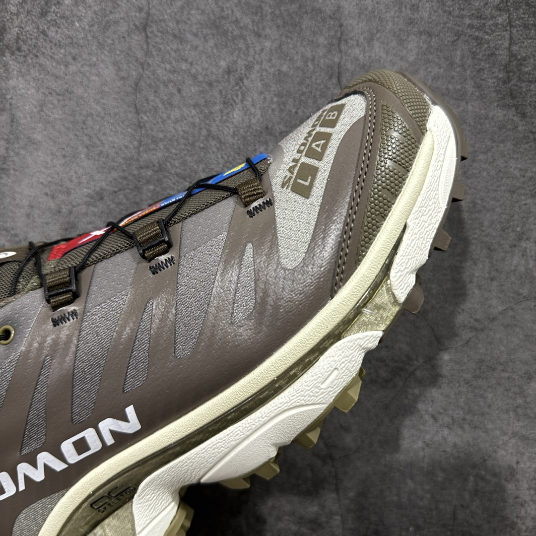 图片[6]-【纯原M版】Salomon XT-4 OG Advanced 萨洛蒙系列低帮城市越野机能透气休闲运动鞋 474425 鞋舌处附有迷你网眼袋收纳鞋绳以及下方的多色 Logo 标签 接着搭载奶油色 ACS 技术中底以及金色 TPU 塑料部件提升鞋款耐用性 中底与鞋面之间饰有海蓝色条状细节有效增添鞋款层次 最后应用黑色 Contragrip Chevron 外底完成鞋款设计 这次配色颇为高调 两款配色均以绚丽的渐变设计呈现 一款以粉紫渐变主打 另一款以黄绿渐变呈现 视觉效果相当吸睛 鞋面的使用玻璃纤维覆盖物加固 并通过细绳扣系带系统进行锁定 Salomon 的品牌logo 出现在脚后跟和前掌部位 中底虽然偏薄 但非常耐用 与模压塑料ACS 框架以及致密AC2 Muscle 鞋底单元结合 能够提供出色的支撑力和缓冲性 尺码：36 36.5 37 38 38.5 39 40 40.5 41 42 42.5 43 44 44.5 45-选品中心