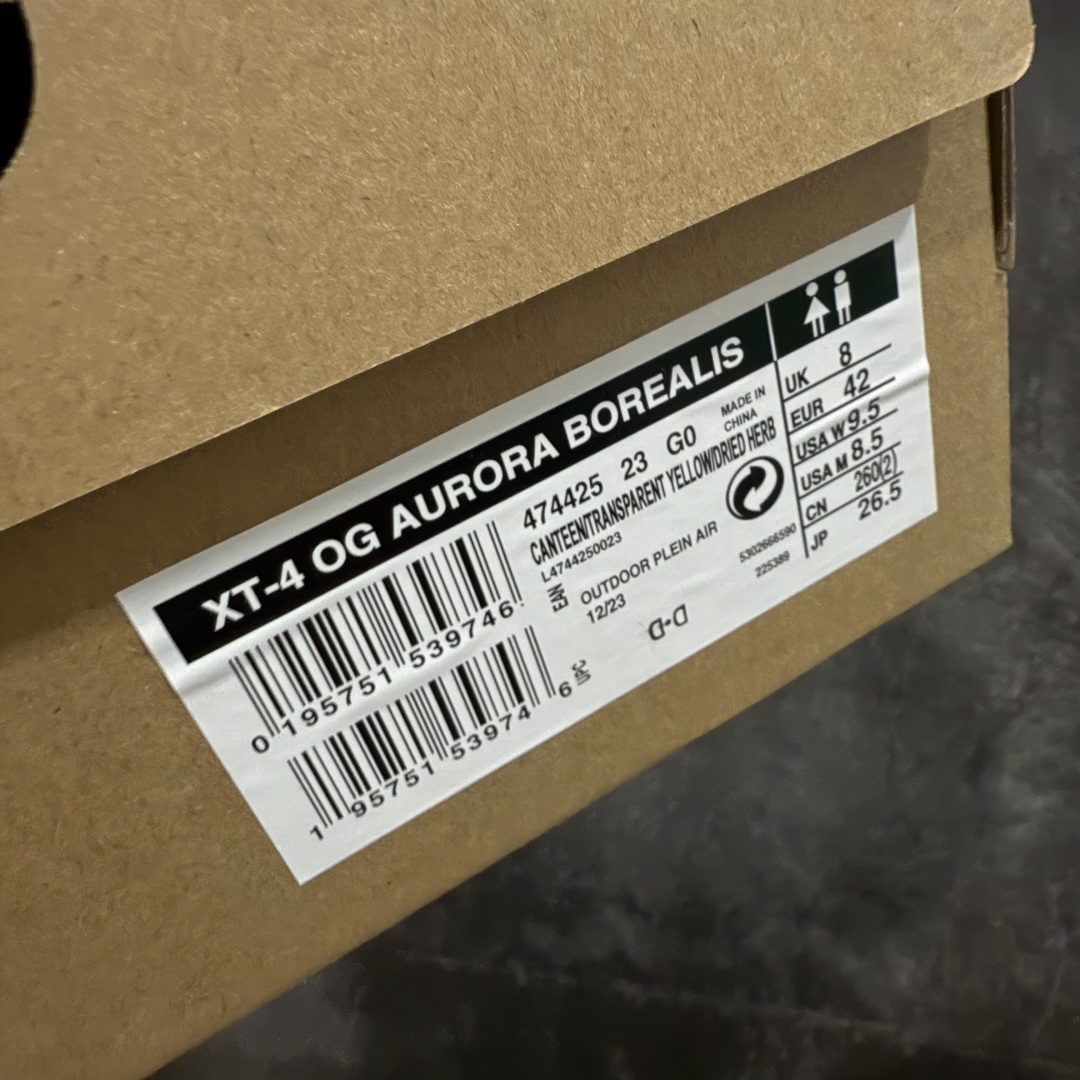 图片[8]-【纯原M版】Salomon XT-4 OG Advanced 萨洛蒙系列低帮城市越野机能透气休闲运动鞋 474425 鞋舌处附有迷你网眼袋收纳鞋绳以及下方的多色 Logo 标签 接着搭载奶油色 ACS 技术中底以及金色 TPU 塑料部件提升鞋款耐用性 中底与鞋面之间饰有海蓝色条状细节有效增添鞋款层次 最后应用黑色 Contragrip Chevron 外底完成鞋款设计 这次配色颇为高调 两款配色均以绚丽的渐变设计呈现 一款以粉紫渐变主打 另一款以黄绿渐变呈现 视觉效果相当吸睛 鞋面的使用玻璃纤维覆盖物加固 并通过细绳扣系带系统进行锁定 Salomon 的品牌logo 出现在脚后跟和前掌部位 中底虽然偏薄 但非常耐用 与模压塑料ACS 框架以及致密AC2 Muscle 鞋底单元结合 能够提供出色的支撑力和缓冲性 尺码：36 36.5 37 38 38.5 39 40 40.5 41 42 42.5 43 44 44.5 45-选品中心