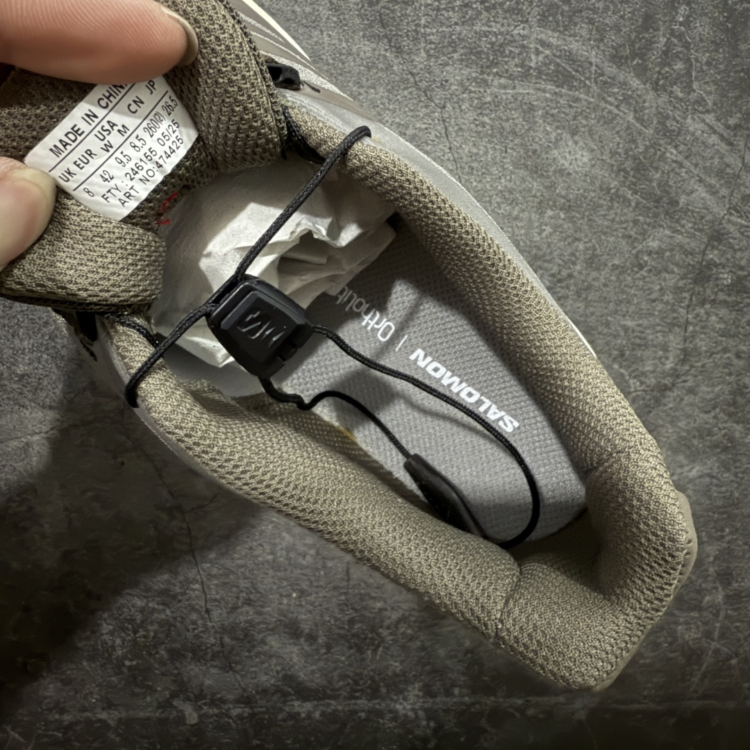 图片[6]-【纯原M版】Salomon XT-4 OG Advanced 萨洛蒙系列低帮城市越野机能透气休闲运动鞋 474425 鞋舌处附有迷你网眼袋收纳鞋绳以及下方的多色 Logo 标签 接着搭载奶油色 ACS 技术中底以及金色 TPU 塑料部件提升鞋款耐用性 中底与鞋面之间饰有海蓝色条状细节有效增添鞋款层次 最后应用黑色 Contragrip Chevron 外底完成鞋款设计 这次配色颇为高调 两款配色均以绚丽的渐变设计呈现 一款以粉紫渐变主打 另一款以黄绿渐变呈现 视觉效果相当吸睛 鞋面的使用玻璃纤维覆盖物加固 并通过细绳扣系带系统进行锁定 Salomon 的品牌logo 出现在脚后跟和前掌部位 中底虽然偏薄 但非常耐用 与模压塑料ACS 框架以及致密AC2 Muscle 鞋底单元结合 能够提供出色的支撑力和缓冲性 尺码：36 36.5 37 38 38.5 39 40 40.5 41 42 42.5 43 44 44.5 45-选品中心