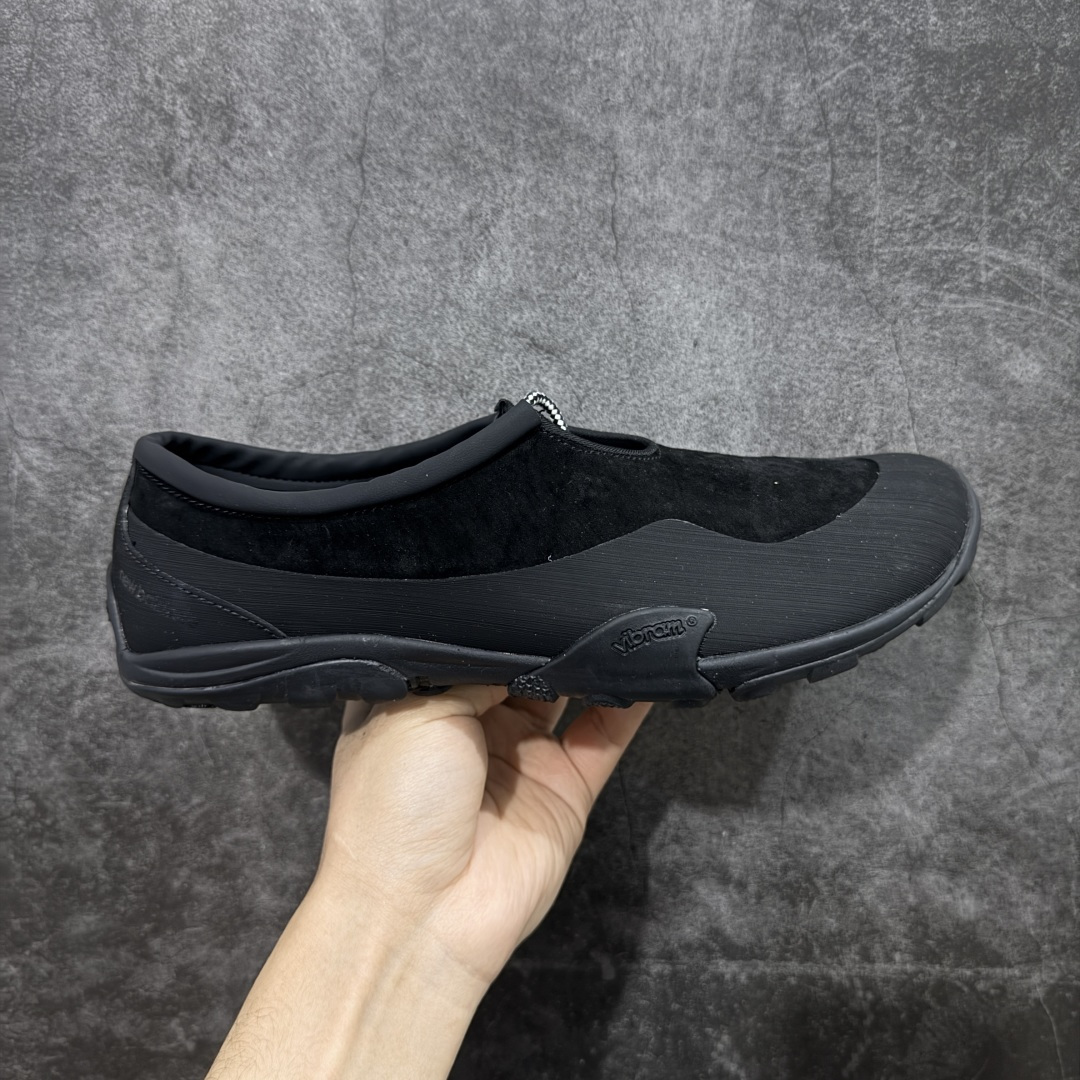 终端 【GX版本】New Balance MT10系列 薄系扁鞋风赤足生活休闲鞋  鞋底采用Vibram橡胶大底，赋予卓越的抓地力，适合多种地形穿着。中底采用薄薄的缓冲层，提供舒适的穿着体验。鞋身紧贴脚面，形成良好的包裹性，减少脚在鞋内的移动与摩擦。4毫米的低坡差设计更适合自然的中足落地方式，尽可能贴近地面，让穿着者能够更贴近地面，感受大自然的每一丝呼吸。 货号：MT10TDS  尺码：36 37 37.5 38 38.5 39 40 40.5 41 42 42.5 43 44 45-选品中心