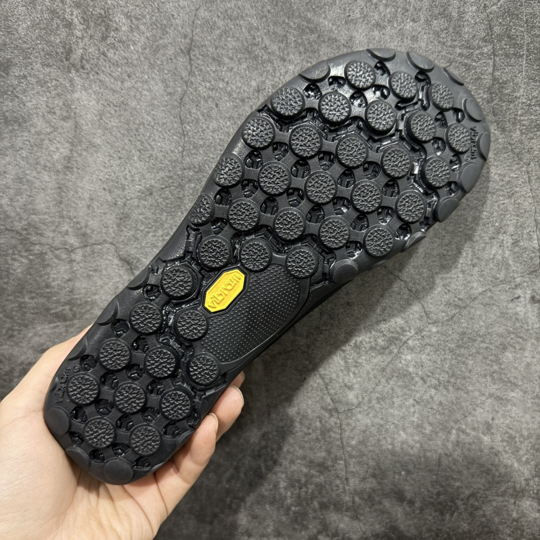 图片[9]-终端 【GX版本】New Balance MT10系列 薄系扁鞋风赤足生活休闲鞋  鞋底采用Vibram橡胶大底，赋予卓越的抓地力，适合多种地形穿着。中底采用薄薄的缓冲层，提供舒适的穿着体验。鞋身紧贴脚面，形成良好的包裹性，减少脚在鞋内的移动与摩擦。4毫米的低坡差设计更适合自然的中足落地方式，尽可能贴近地面，让穿着者能够更贴近地面，感受大自然的每一丝呼吸。 货号：MT10TDS  尺码：36 37 37.5 38 38.5 39 40 40.5 41 42 42.5 43 44 45-选品中心