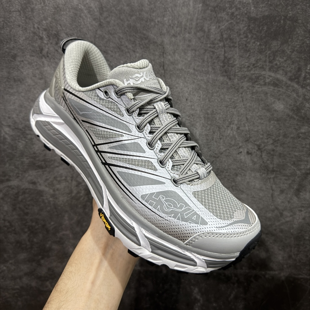 图片[3]-【纯原H版】HOKA ONE ONE Mafate Speed 2 Low 玛法特2代系列低帮轻量户外越野休闲运动慢跑鞋 正确组合底 市场顶级版本 上脚赞到报爆 轻盈舒适 鞋面采用超轻的无缝架构 轻薄的TPU贴在透气的鞋面材料上 减轻重量同时也保证了支撑性 鞋底采用滚动平衡技术 引导跑者回归自然步态 祖传的神奇EVA材质中底依旧是一如既往地表现优秀 能提供充足的缓震 作为HOKA家的越野跑鞋 VIBRAM 橡胶大底也是必不可少的 即便在复杂湿滑的地形 依旧能有良好的抓地力及稳定性 鞋带采用了弹性不易松脱的扁宽弹性鞋带 前掌与中掌部分也进行了加宽 也更加适合亚洲人的脚型 是一款十分全面且足够强悍的户外硬核越野鞋 日常搭配的话短裤是基本不挑 阔腿裤 工装裤以及各种长筒牛仔裤都可以 尺码：36 36.5 37.5 38 38.5 39 40 40.5 41 42 42.5 43 44 44.5 45-选品中心