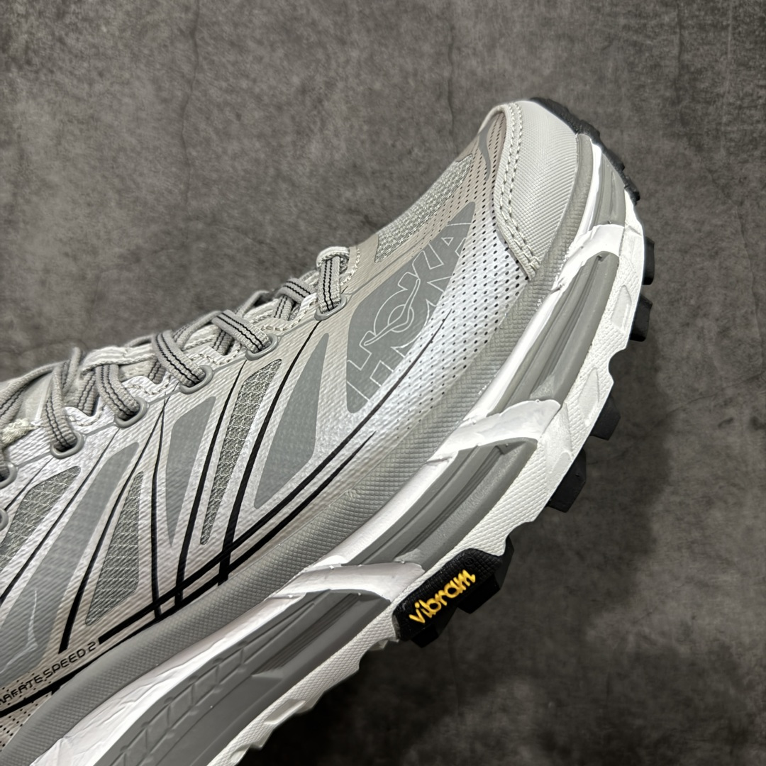 图片[6]-【纯原H版】HOKA ONE ONE Mafate Speed 2 Low 玛法特2代系列低帮轻量户外越野休闲运动慢跑鞋 正确组合底 市场顶级版本 上脚赞到报爆 轻盈舒适 鞋面采用超轻的无缝架构 轻薄的TPU贴在透气的鞋面材料上 减轻重量同时也保证了支撑性 鞋底采用滚动平衡技术 引导跑者回归自然步态 祖传的神奇EVA材质中底依旧是一如既往地表现优秀 能提供充足的缓震 作为HOKA家的越野跑鞋 VIBRAM 橡胶大底也是必不可少的 即便在复杂湿滑的地形 依旧能有良好的抓地力及稳定性 鞋带采用了弹性不易松脱的扁宽弹性鞋带 前掌与中掌部分也进行了加宽 也更加适合亚洲人的脚型 是一款十分全面且足够强悍的户外硬核越野鞋 日常搭配的话短裤是基本不挑 阔腿裤 工装裤以及各种长筒牛仔裤都可以 尺码：36 36.5 37.5 38 38.5 39 40 40.5 41 42 42.5 43 44 44.5 45-选品中心