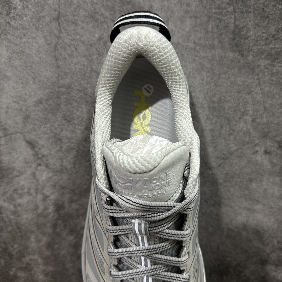 图片[8]-【纯原H版】HOKA ONE ONE Mafate Speed 2 Low 玛法特2代系列低帮轻量户外越野休闲运动慢跑鞋 正确组合底 市场顶级版本 上脚赞到报爆 轻盈舒适 鞋面采用超轻的无缝架构 轻薄的TPU贴在透气的鞋面材料上 减轻重量同时也保证了支撑性 鞋底采用滚动平衡技术 引导跑者回归自然步态 祖传的神奇EVA材质中底依旧是一如既往地表现优秀 能提供充足的缓震 作为HOKA家的越野跑鞋 VIBRAM 橡胶大底也是必不可少的 即便在复杂湿滑的地形 依旧能有良好的抓地力及稳定性 鞋带采用了弹性不易松脱的扁宽弹性鞋带 前掌与中掌部分也进行了加宽 也更加适合亚洲人的脚型 是一款十分全面且足够强悍的户外硬核越野鞋 日常搭配的话短裤是基本不挑 阔腿裤 工装裤以及各种长筒牛仔裤都可以 尺码：36 36.5 37.5 38 38.5 39 40 40.5 41 42 42.5 43 44 44.5 45-选品中心