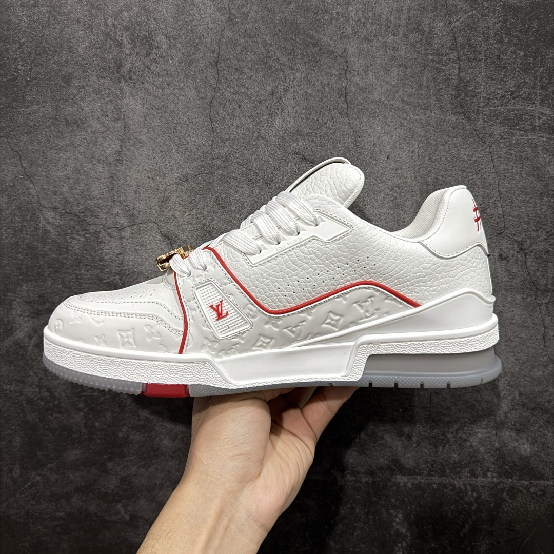 图片[2]-【天花板/Goat版】 市场最强版 没有之一的存在💪🏻 Louis Vuitton LV Trainer 系列全新版上架 手里有正品的可以对比下🆚懂货的看细节‼️ 此版品质是市场从未达到的新高度！ 整体版型 皮料 牛仔布的色差 压花纹路清晰度 后跟版型等等 都可以自行对比[机智]吊打市场所有货，怒甩十条街的那种，直接来正品对比图🆚，欢迎拿市场各大工厂的货来对比！ 尺码：35-45码-选品中心