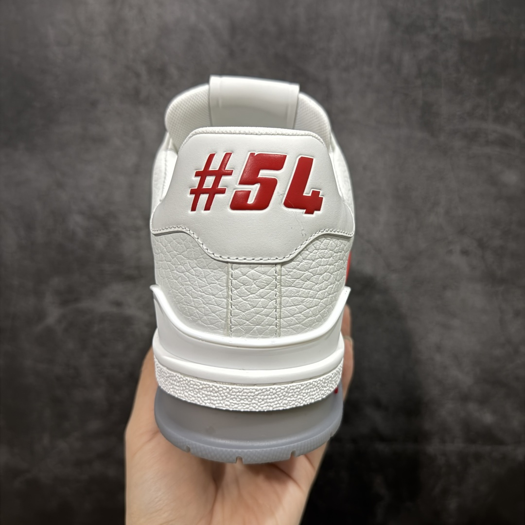 图片[4]-【天花板/Goat版】 市场最强版 没有之一的存在💪🏻 Louis Vuitton LV Trainer 系列全新版上架 手里有正品的可以对比下🆚懂货的看细节‼️ 此版品质是市场从未达到的新高度！ 整体版型 皮料 牛仔布的色差 压花纹路清晰度 后跟版型等等 都可以自行对比[机智]吊打市场所有货，怒甩十条街的那种，直接来正品对比图🆚，欢迎拿市场各大工厂的货来对比！ 尺码：35-45码-选品中心