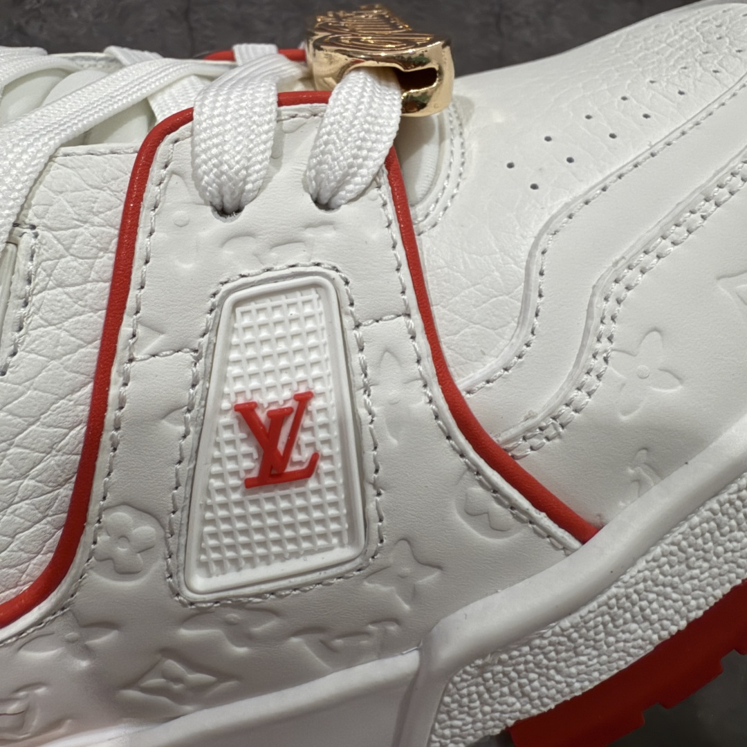 图片[5]-【天花板/Goat版】 市场最强版 没有之一的存在💪🏻 Louis Vuitton LV Trainer 系列全新版上架 手里有正品的可以对比下🆚懂货的看细节‼️ 此版品质是市场从未达到的新高度！ 整体版型 皮料 牛仔布的色差 压花纹路清晰度 后跟版型等等 都可以自行对比[机智]吊打市场所有货，怒甩十条街的那种，直接来正品对比图🆚，欢迎拿市场各大工厂的货来对比！ 尺码：35-45码-选品中心