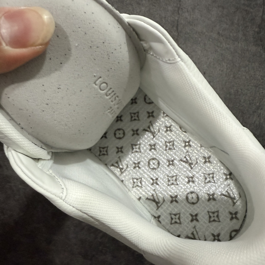 图片[10]-【天花板/Goat版】 市场最强版 没有之一的存在💪🏻 Louis Vuitton LV Trainer 系列全新版上架 手里有正品的可以对比下🆚懂货的看细节‼️ 此版品质是市场从未达到的新高度！ 整体版型 皮料 牛仔布的色差 压花纹路清晰度 后跟版型等等 都可以自行对比[机智]吊打市场所有货，怒甩十条街的那种，直接来正品对比图🆚，欢迎拿市场各大工厂的货来对比！ 尺码：35-45码-选品中心