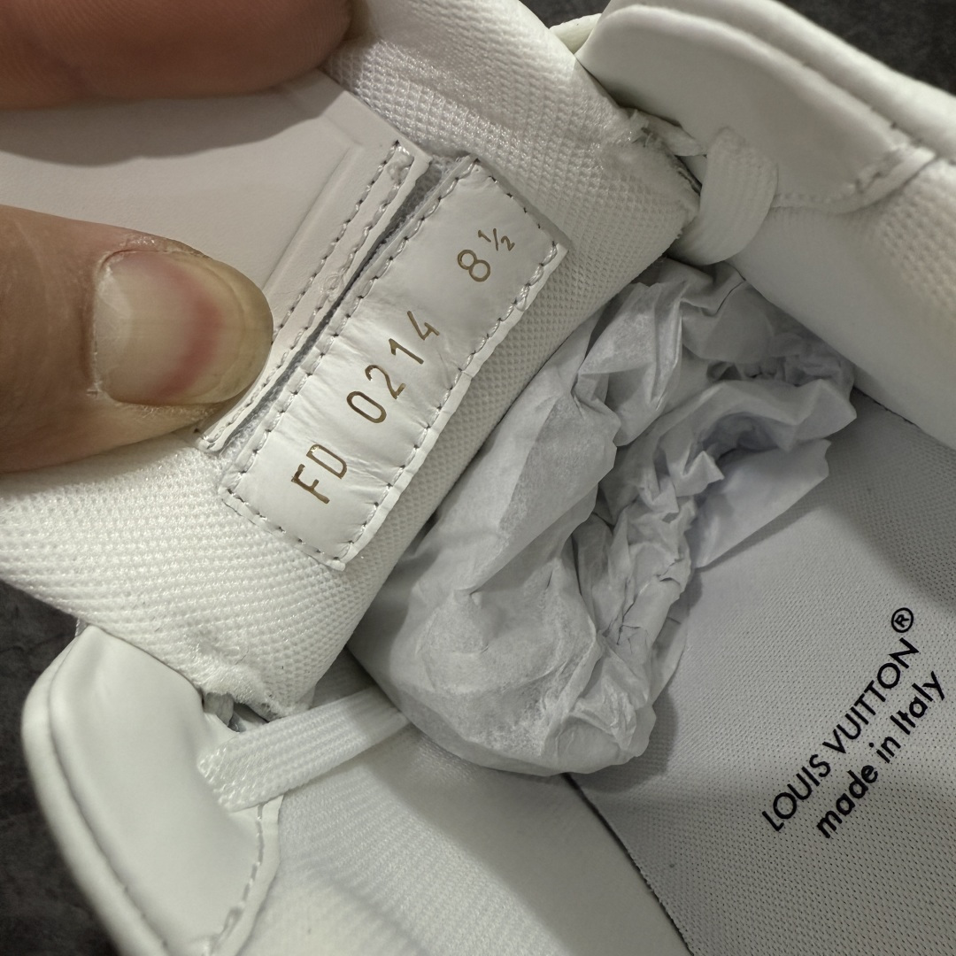 图片[8]-【天花板/Goat版】 市场最强版 没有之一的存在💪🏻 Louis Vuitton LV Trainer 系列全新版上架 手里有正品的可以对比下🆚懂货的看细节‼️ 此版品质是市场从未达到的新高度！ 整体版型 皮料 牛仔布的色差 压花纹路清晰度 后跟版型等等 都可以自行对比[机智]吊打市场所有货，怒甩十条街的那种，直接来正品对比图🆚，欢迎拿市场各大工厂的货来对比！ 尺码：35-45码-选品中心