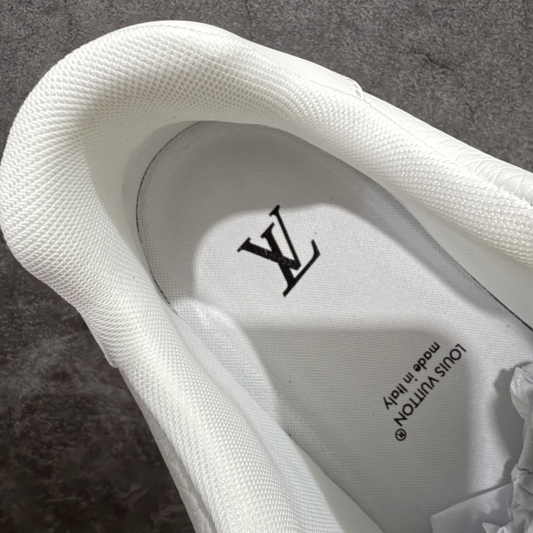 图片[9]-【天花板/Goat版】 市场最强版 没有之一的存在💪🏻 Louis Vuitton LV Trainer 系列全新版上架 手里有正品的可以对比下🆚懂货的看细节‼️ 此版品质是市场从未达到的新高度！ 整体版型 皮料 牛仔布的色差 压花纹路清晰度 后跟版型等等 都可以自行对比[机智]吊打市场所有货，怒甩十条街的那种，直接来正品对比图🆚，欢迎拿市场各大工厂的货来对比！ 尺码：35-45码-选品中心