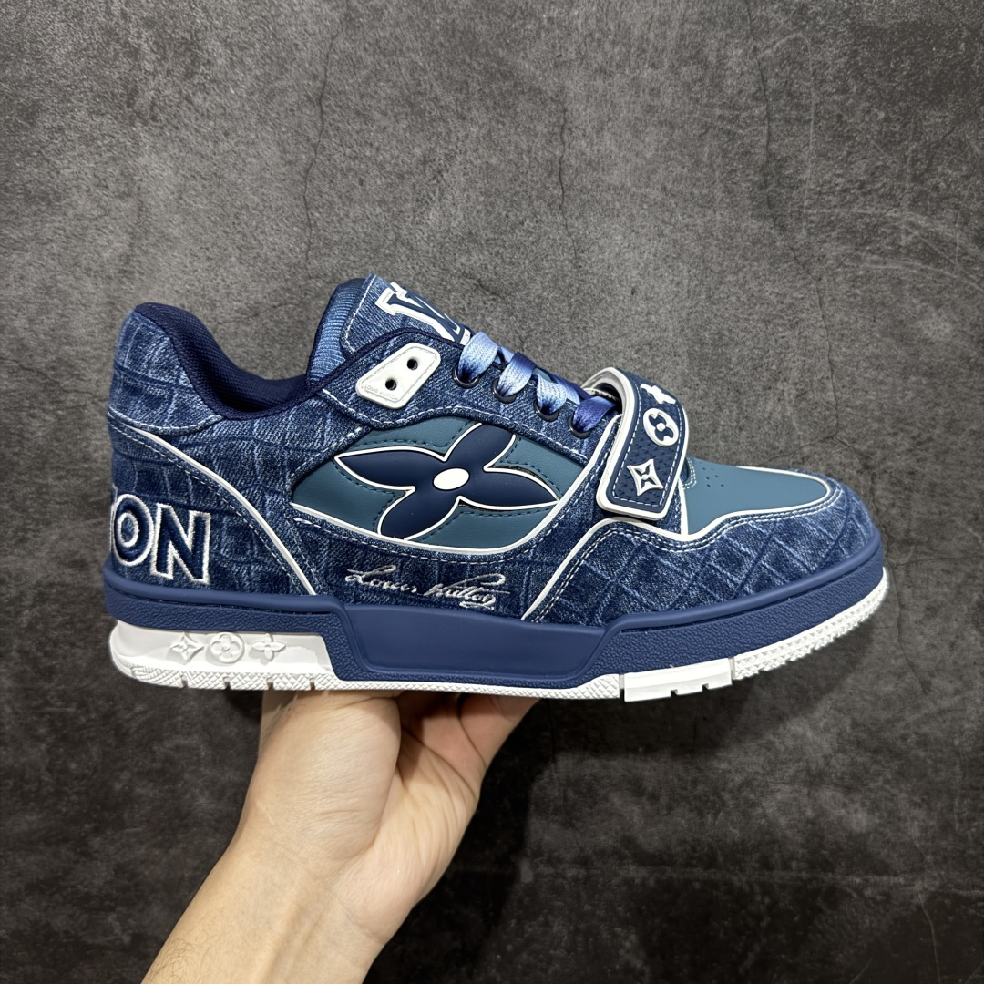 【YS纯原】广奢高端货 LOUIS VUITTON 路易威登 LV Trainer系列 ✦ 原楦原纸版开模，鞋型立体饱满 ✦ 零毛边、零溢胶、零线头瑕疵 ✦ 细节与原版一致 区分市面通货 ✦ 多层叠片＋电脑针车，针距密度一致 ✦ Monogram浮雕＋3D高频压纹 ✦ 多密度发泡中底：支撑回弹媲美专柜 ✦ 原装橡胶大底：含胶量高、纹路深、双拼接零偏差 ✦ ZP级原装包装：专柜款鞋盒＋防尘袋＋说明书 尺码：39-45-选品中心