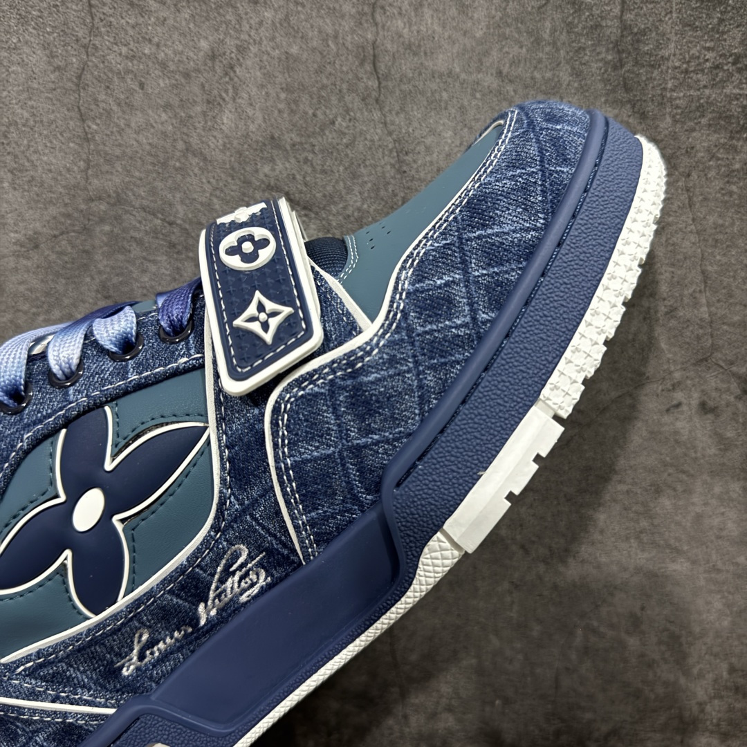 图片[6]-【YS纯原】广奢高端货 LOUIS VUITTON 路易威登 LV Trainer系列 ✦ 原楦原纸版开模，鞋型立体饱满 ✦ 零毛边、零溢胶、零线头瑕疵 ✦ 细节与原版一致 区分市面通货 ✦ 多层叠片＋电脑针车，针距密度一致 ✦ Monogram浮雕＋3D高频压纹 ✦ 多密度发泡中底：支撑回弹媲美专柜 ✦ 原装橡胶大底：含胶量高、纹路深、双拼接零偏差 ✦ ZP级原装包装：专柜款鞋盒＋防尘袋＋说明书 尺码：39-45-选品中心