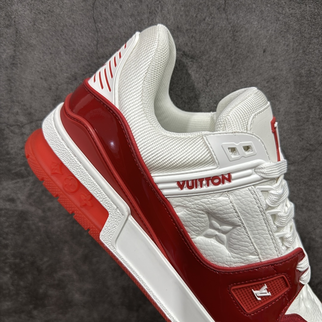 图片[7]-【YS纯原】广奢高端货 LOUIS VUITTON 路易威登 LV Trainer系列 ✦ 原楦原纸版开模，鞋型立体饱满 ✦ 零毛边、零溢胶、零线头瑕疵 ✦ 细节与原版一致 区分市面通货 ✦ 多层叠片＋电脑针车，针距密度一致 ✦ Monogram浮雕＋3D高频压纹 ✦ 多密度发泡中底：支撑回弹媲美专柜 ✦ 原装橡胶大底：含胶量高、纹路深、双拼接零偏差 ✦ ZP级原装包装：专柜款鞋盒＋防尘袋＋说明书 尺码：39-45-选品中心