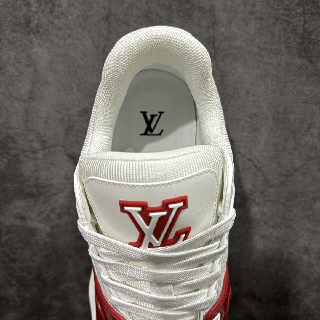 图片[8]-【YS纯原】广奢高端货 LOUIS VUITTON 路易威登 LV Trainer系列 ✦ 原楦原纸版开模，鞋型立体饱满 ✦ 零毛边、零溢胶、零线头瑕疵 ✦ 细节与原版一致 区分市面通货 ✦ 多层叠片＋电脑针车，针距密度一致 ✦ Monogram浮雕＋3D高频压纹 ✦ 多密度发泡中底：支撑回弹媲美专柜 ✦ 原装橡胶大底：含胶量高、纹路深、双拼接零偏差 ✦ ZP级原装包装：专柜款鞋盒＋防尘袋＋说明书 尺码：39-45-选品中心