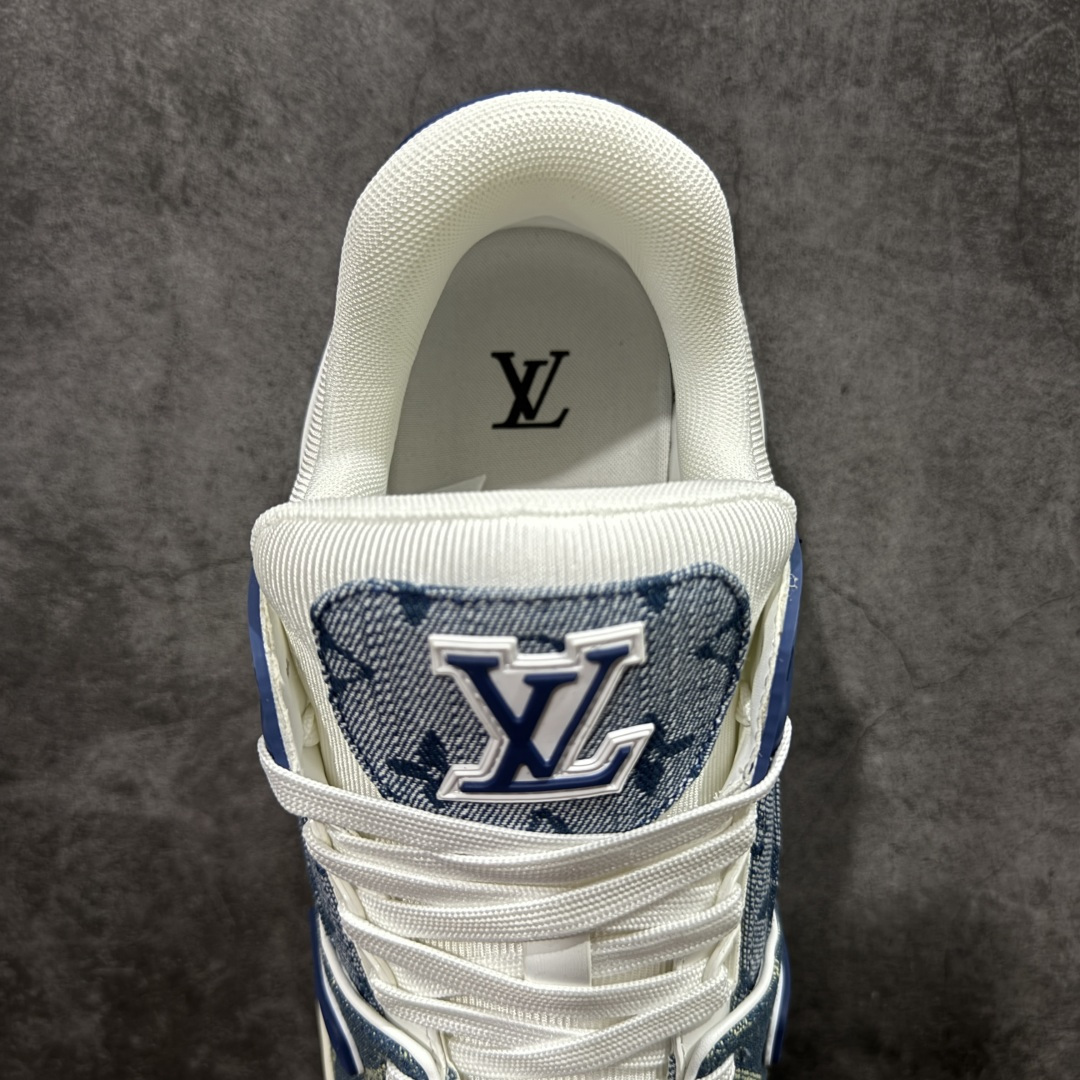 图片[8]-【YS纯原】广奢高端货 LOUIS VUITTON 路易威登 LV Trainer系列 ✦ 原楦原纸版开模，鞋型立体饱满 ✦ 零毛边、零溢胶、零线头瑕疵 ✦ 细节与原版一致 区分市面通货 ✦ 多层叠片＋电脑针车，针距密度一致 ✦ Monogram浮雕＋3D高频压纹 ✦ 多密度发泡中底：支撑回弹媲美专柜 ✦ 原装橡胶大底：含胶量高、纹路深、双拼接零偏差 ✦ ZP级原装包装：专柜款鞋盒＋防尘袋＋说明书 尺码：39-45-选品中心