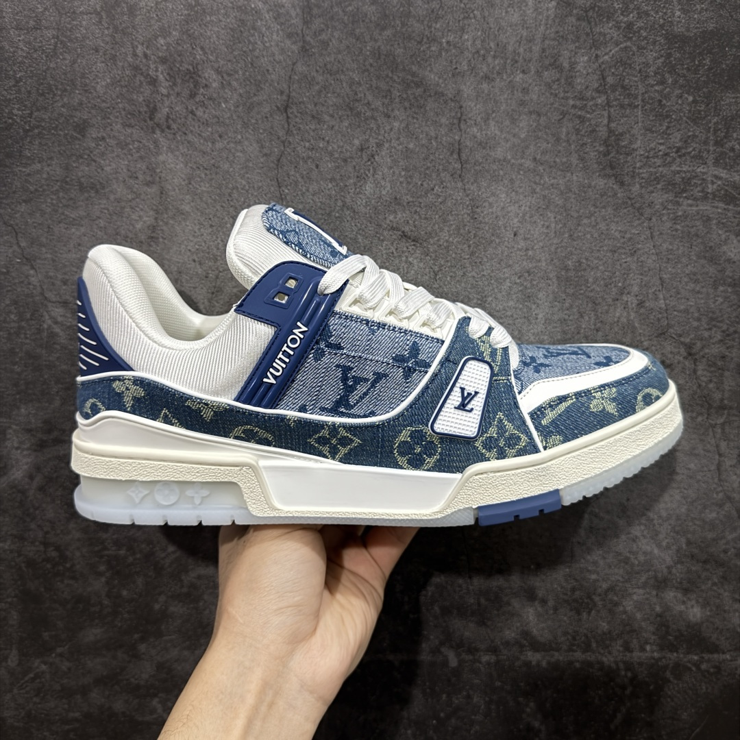 【YS纯原】广奢高端货 LOUIS VUITTON 路易威登 LV Trainer系列 ✦ 原楦原纸版开模，鞋型立体饱满 ✦ 零毛边、零溢胶、零线头瑕疵 ✦ 细节与原版一致 区分市面通货 ✦ 多层叠片＋电脑针车，针距密度一致 ✦ Monogram浮雕＋3D高频压纹 ✦ 多密度发泡中底：支撑回弹媲美专柜 ✦ 原装橡胶大底：含胶量高、纹路深、双拼接零偏差 ✦ ZP级原装包装：专柜款鞋盒＋防尘袋＋说明书 尺码：39-45-选品中心