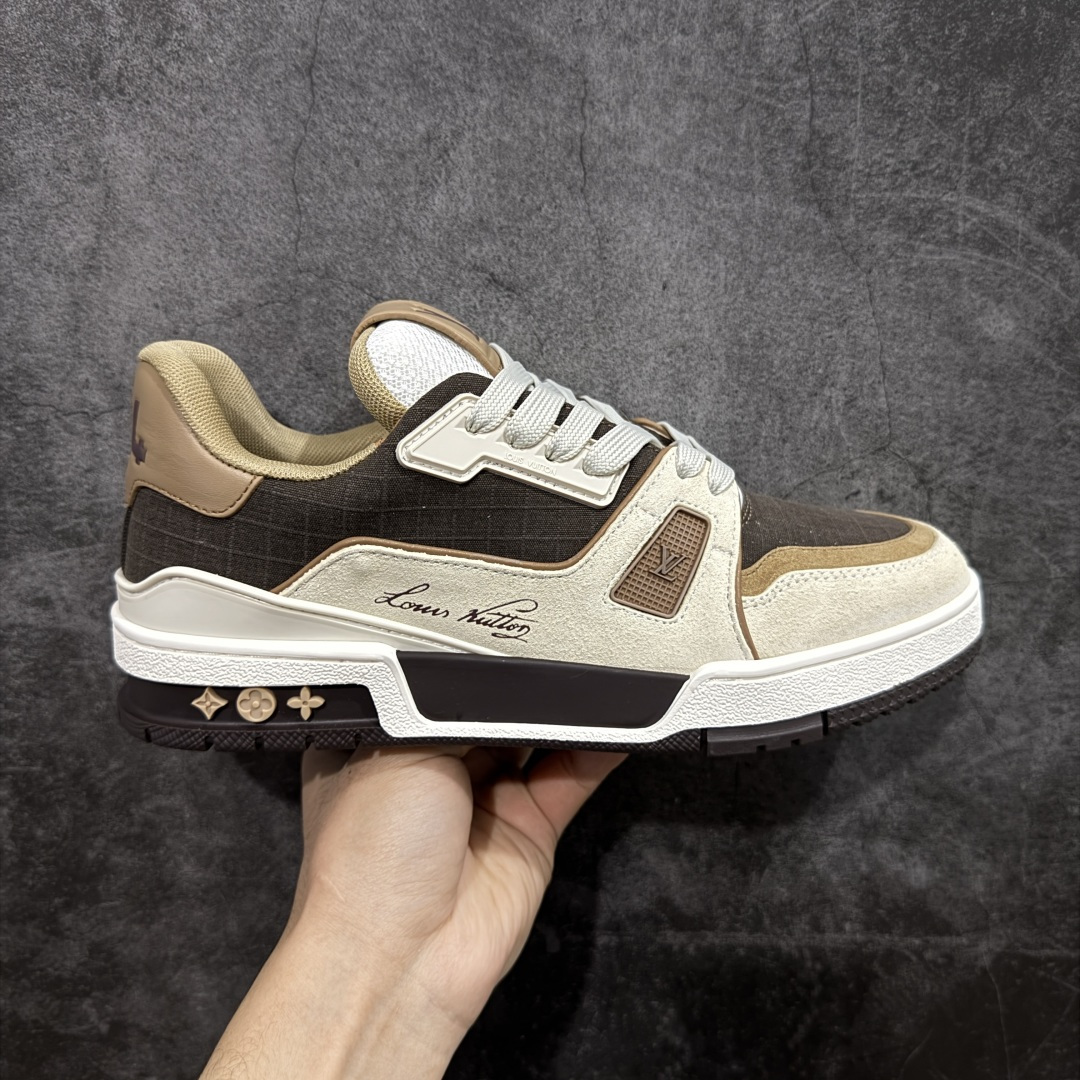 【YS纯原】广奢高端货 LOUIS VUITTON 路易威登 LV Trainer系列 ✦ 原楦原纸版开模，鞋型立体饱满 ✦ 零毛边、零溢胶、零线头瑕疵 ✦ 细节与原版一致 区分市面通货 ✦ 多层叠片＋电脑针车，针距密度一致 ✦ Monogram浮雕＋3D高频压纹 ✦ 多密度发泡中底：支撑回弹媲美专柜 ✦ 原装橡胶大底：含胶量高、纹路深、双拼接零偏差 ✦ ZP级原装包装：专柜款鞋盒＋防尘袋＋说明书 尺码：36-45-选品中心