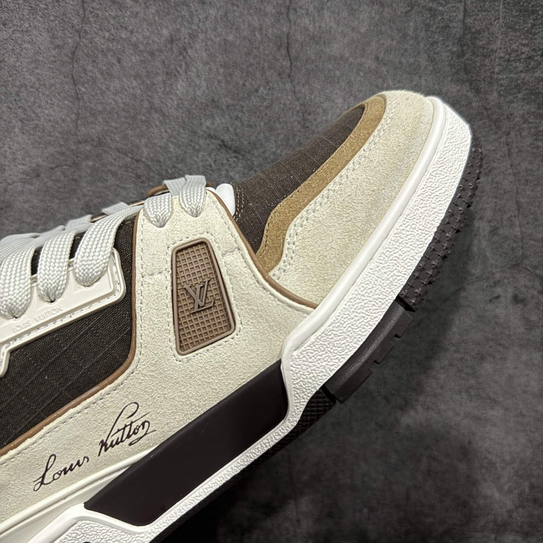 图片[6]-【YS纯原】广奢高端货 LOUIS VUITTON 路易威登 LV Trainer系列 ✦ 原楦原纸版开模，鞋型立体饱满 ✦ 零毛边、零溢胶、零线头瑕疵 ✦ 细节与原版一致 区分市面通货 ✦ 多层叠片＋电脑针车，针距密度一致 ✦ Monogram浮雕＋3D高频压纹 ✦ 多密度发泡中底：支撑回弹媲美专柜 ✦ 原装橡胶大底：含胶量高、纹路深、双拼接零偏差 ✦ ZP级原装包装：专柜款鞋盒＋防尘袋＋说明书 尺码：36-45-选品中心