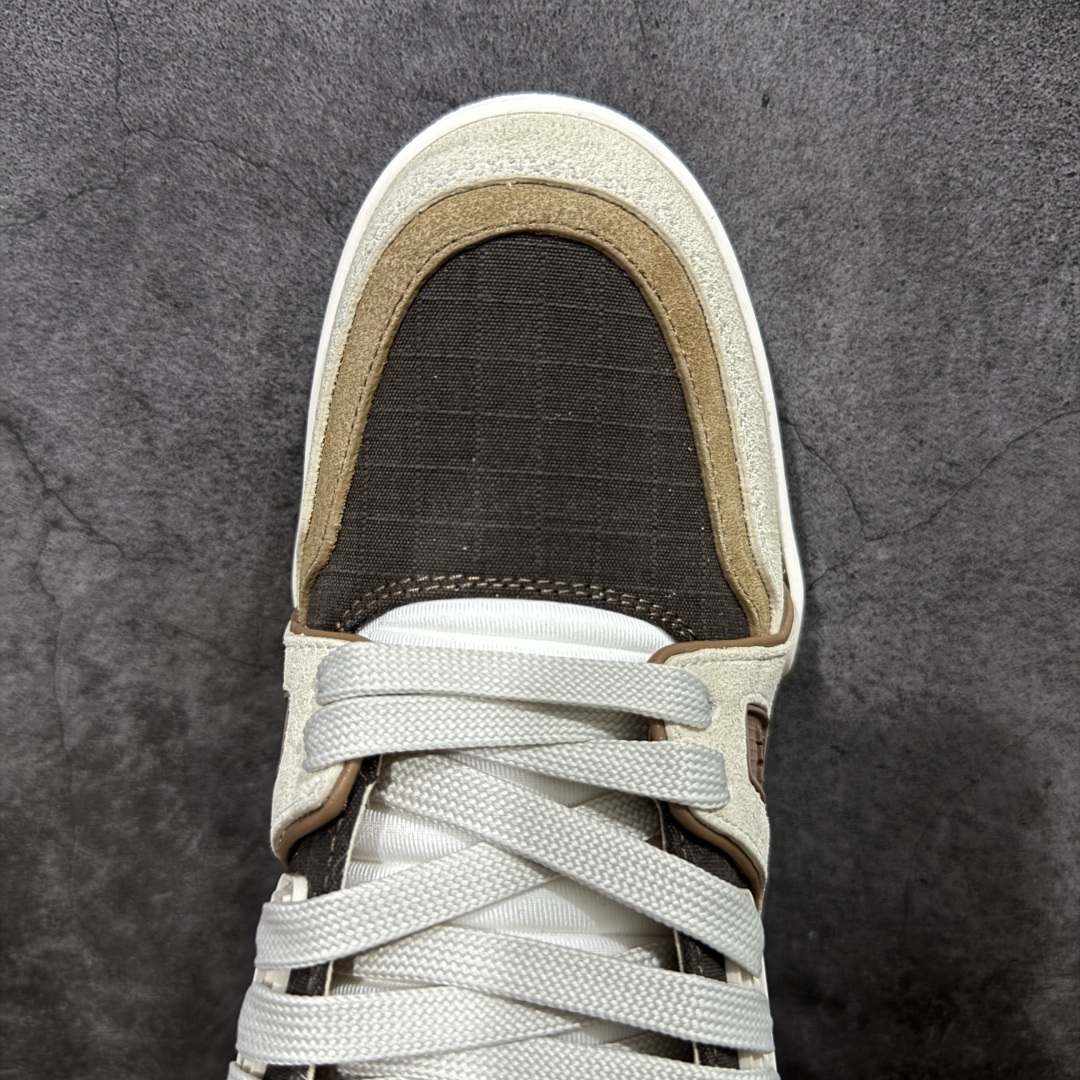 图片[5]-【YS纯原】广奢高端货 LOUIS VUITTON 路易威登 LV Trainer系列 ✦ 原楦原纸版开模，鞋型立体饱满 ✦ 零毛边、零溢胶、零线头瑕疵 ✦ 细节与原版一致 区分市面通货 ✦ 多层叠片＋电脑针车，针距密度一致 ✦ Monogram浮雕＋3D高频压纹 ✦ 多密度发泡中底：支撑回弹媲美专柜 ✦ 原装橡胶大底：含胶量高、纹路深、双拼接零偏差 ✦ ZP级原装包装：专柜款鞋盒＋防尘袋＋说明书 尺码：36-45-选品中心