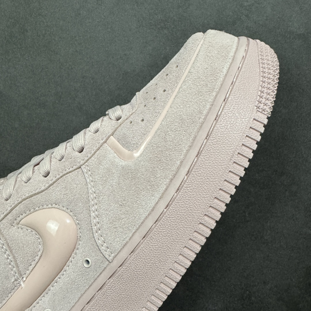 图片[5]-【公司级】耐克Nike AIR FORCE 1’07空军一号低帮百搭休闲运动板鞋。柔软、弹性十足的缓震性能和出色的中底设计，横跨复古与现代的外型结合，造就出风靡全球三十多年的Force 1。 货号：HV4406-601 尺码：36 36.5 37.5 38 38.5 39 40 40.5 41 42 42.5 43 44 45-选品中心