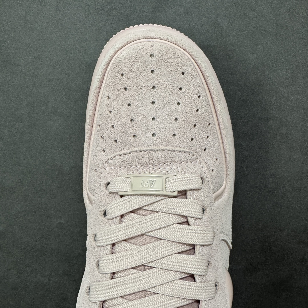 图片[8]-【公司级】耐克Nike AIR FORCE 1’07空军一号低帮百搭休闲运动板鞋。柔软、弹性十足的缓震性能和出色的中底设计，横跨复古与现代的外型结合，造就出风靡全球三十多年的Force 1。 货号：HV4406-601 尺码：36 36.5 37.5 38 38.5 39 40 40.5 41 42 42.5 43 44 45-选品中心