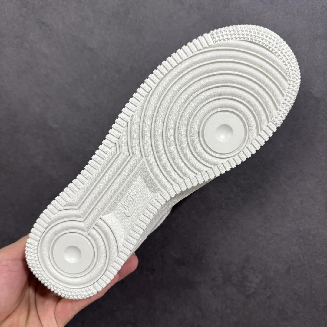 图片[9]-【公司级】耐克Nike Air Force 1“07空军一号低帮百搭休闲运动板鞋。柔软、弹性十足的缓震性能和出色的中底设计，横跨复古与现代的外型结合，造就出风靡全球三十多年的Force 1 货号：HV4406-001 尺码：36 36.5 37.5 38 38.5 39 40 40.5 41 42 42.5 43 44 45-选品中心