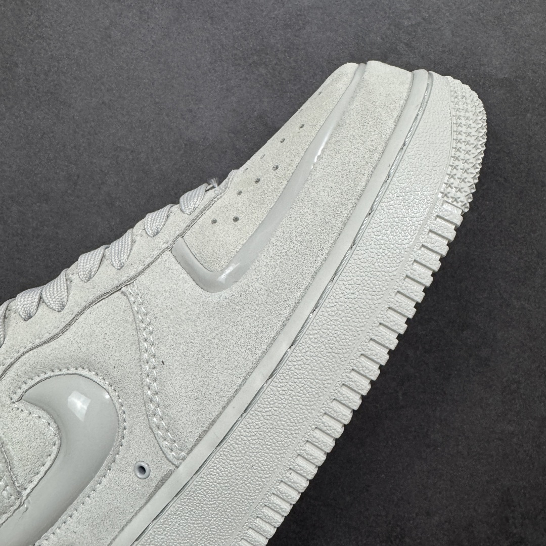 图片[5]-【公司级】耐克Nike Air Force 1“07空军一号低帮百搭休闲运动板鞋。柔软、弹性十足的缓震性能和出色的中底设计，横跨复古与现代的外型结合，造就出风靡全球三十多年的Force 1 货号：HV4406-001 尺码：36 36.5 37.5 38 38.5 39 40 40.5 41 42 42.5 43 44 45-选品中心