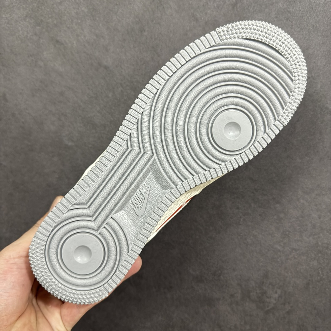 图片[9]-【定制版】马年炸场 国风封神 AIR FORCE 1 2026限定马年主题设计，红白撞色点燃新年氛围，鞋身烫金“马”纹与2026标识暗藏祥瑞寓意，可拆卸小马挂饰增添把玩感。经典空军一号鞋型搭载Air气垫，兼顾复古颜值与舒适脚感，拜年出街双在线，妥妥新年战靴！ 货号：JP2026-151 尺码：36 36.5 37.5 38 38.5 39 40 40.5 41 42 42.5 43 44 44.5 45-选品中心