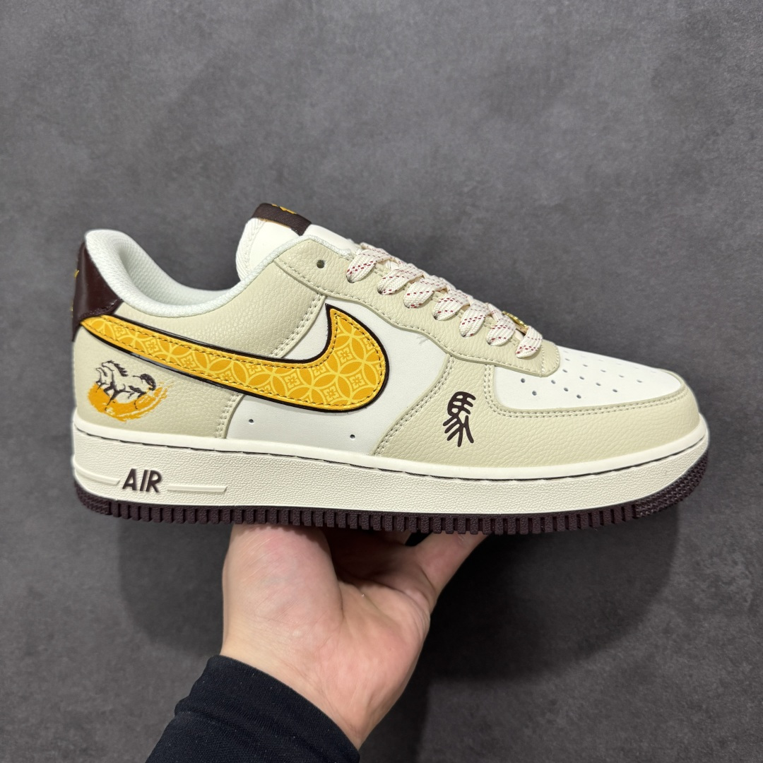 【定制版】NIke Air Force 1 \'07 Low “马年限定--米杏金纹” 空军一号低帮 运动鞋 休闲鞋 折边针车 工艺难度大 原楦头原纸板 高端定制鞋盒 原厂鞋底 超高清洁度 细节完美 货号：NH0601-504 尺码：36 36.5 37.5 38 38.5 39 40 40.5 41 42 42.5 43 44 44.5 45-选品中心