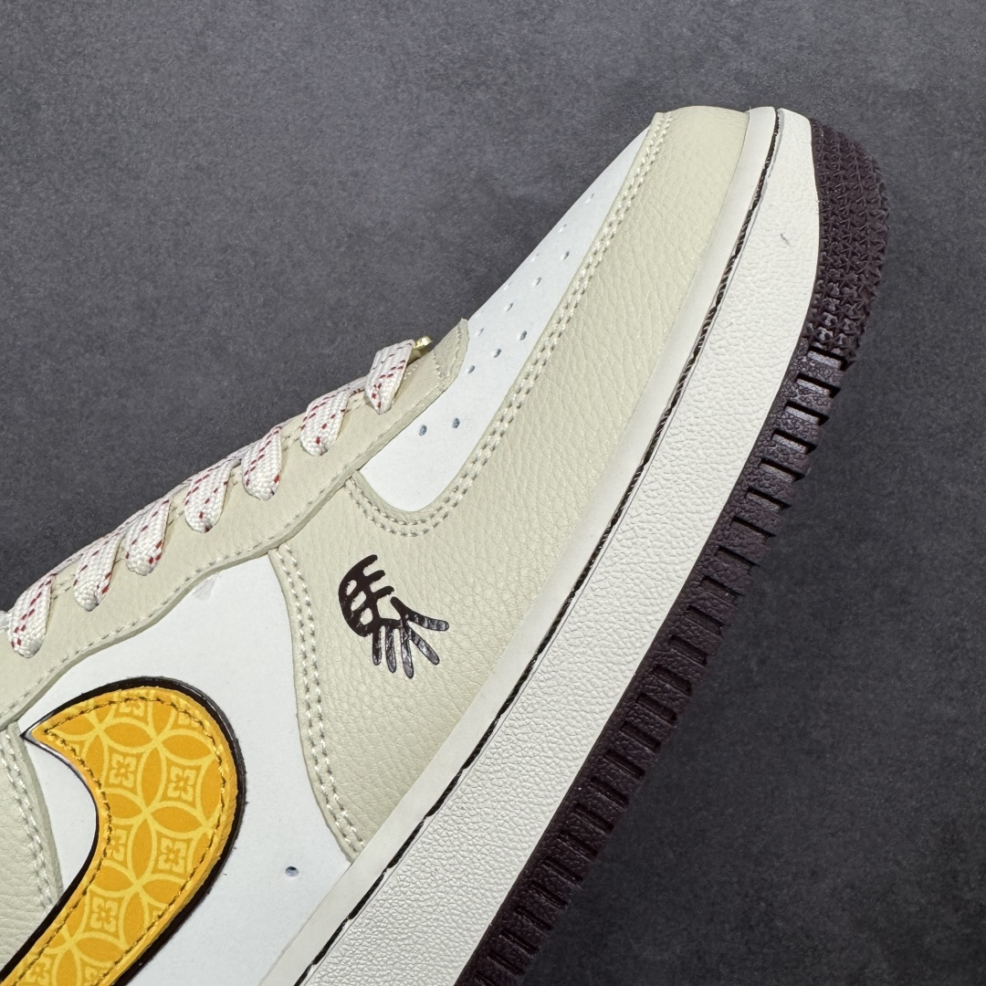 图片[5]-【定制版】NIke Air Force 1 \’07 Low “马年限定–米杏金纹” 空军一号低帮 运动鞋 休闲鞋 折边针车 工艺难度大 原楦头原纸板 高端定制鞋盒 原厂鞋底 超高清洁度 细节完美 货号：NH0601-504 尺码：36 36.5 37.5 38 38.5 39 40 40.5 41 42 42.5 43 44 44.5 45-选品中心