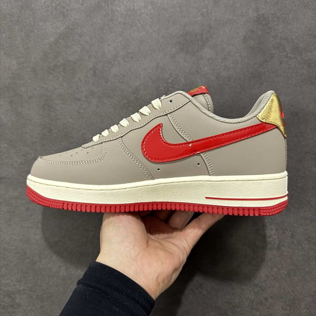 图片[2]-【定制版】NIke Air Force 1 \’07 Low “凝灰赤金” 空军一号低帮 运动鞋 休闲鞋 折边针车 工艺难度大 原楦头原纸板 高端定制鞋盒 原厂鞋底 超高清洁度 细节完美 货号：NH0601-527 尺码：36 36.5 37.5 38 38.5 39 40 40.5 41 42 42.5 43 44 44.5 45-选品中心