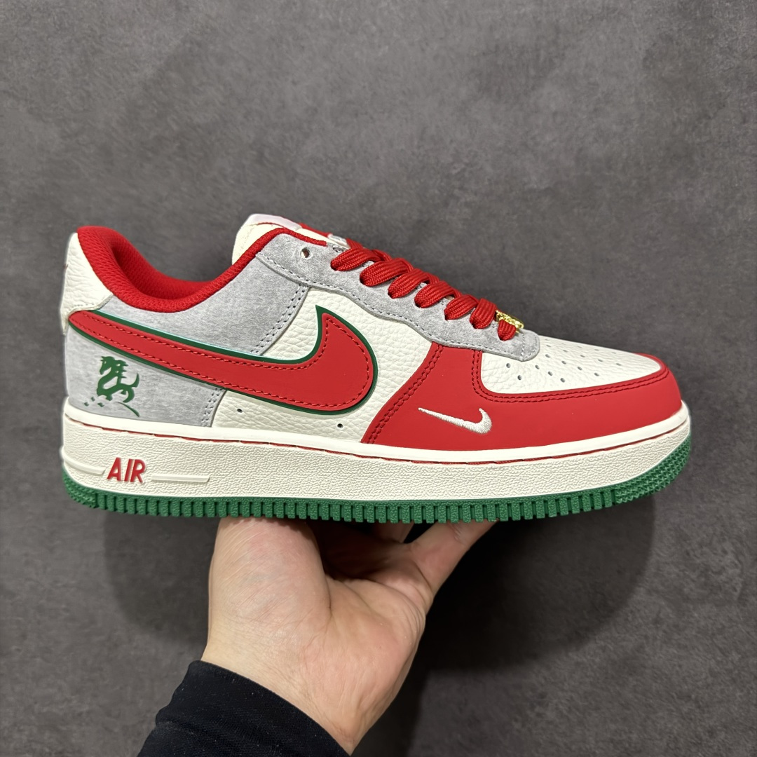 【定制版】NIke Air Force 1 \'07 Low “马年限定--丹枫银霜” 空军一号低帮 运动鞋 休闲鞋 折边针车 工艺难度大 原楦头原纸板 高端定制鞋盒 原厂鞋底 超高清洁度 细节完美 货号：NH0601-520 尺码：36 36.5 37.5 38 38.5 39 40 40.5 41 42 42.5 43 44 44.5 45-选品中心