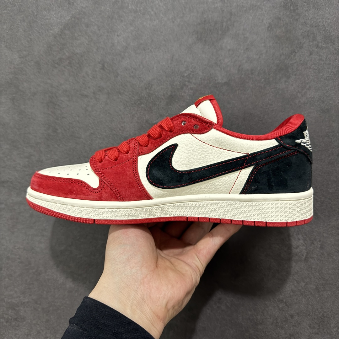 图片[2]-【定制版】Air Jordan 1 x Travis Scott AJ1倒勾 乔一倒钩 马年限定 CNY新年款 耐克 低帮文化篮球鞋 完美品质出货 细节如图所示 鞋面切割工整 冲孔整齐干净 中底拉帮线 整体清洁度非常好 货号： FC1688-247 尺码：36-45-选品中心