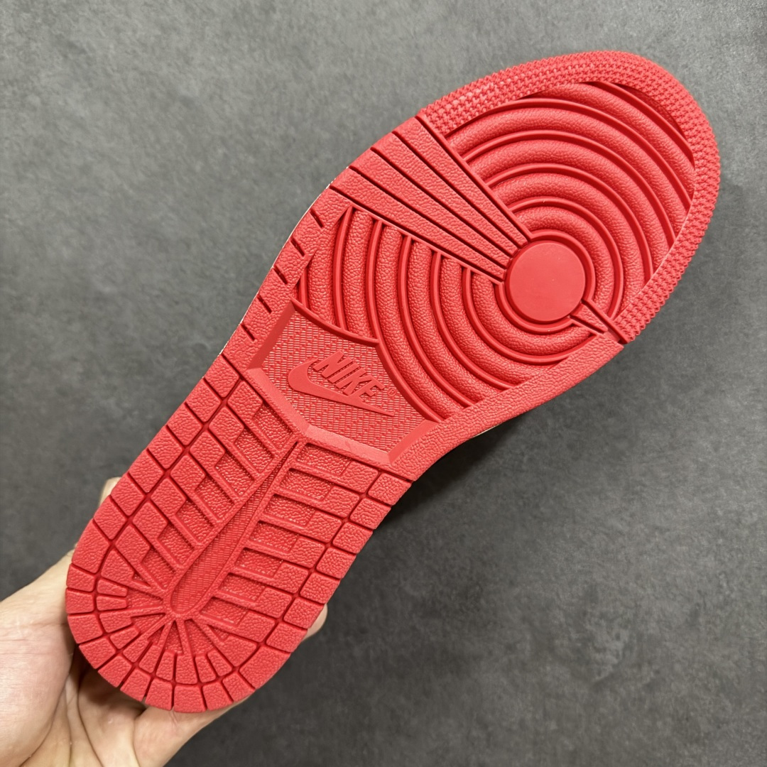 图片[9]-【定制版】Air Jordan 1 x Travis Scott AJ1倒勾 乔一倒钩 马年限定 CNY新年款 耐克 低帮文化篮球鞋 完美品质出货 细节如图所示 鞋面切割工整 冲孔整齐干净 中底拉帮线 整体清洁度非常好 货号： FC1688-247 尺码：36-45-选品中心