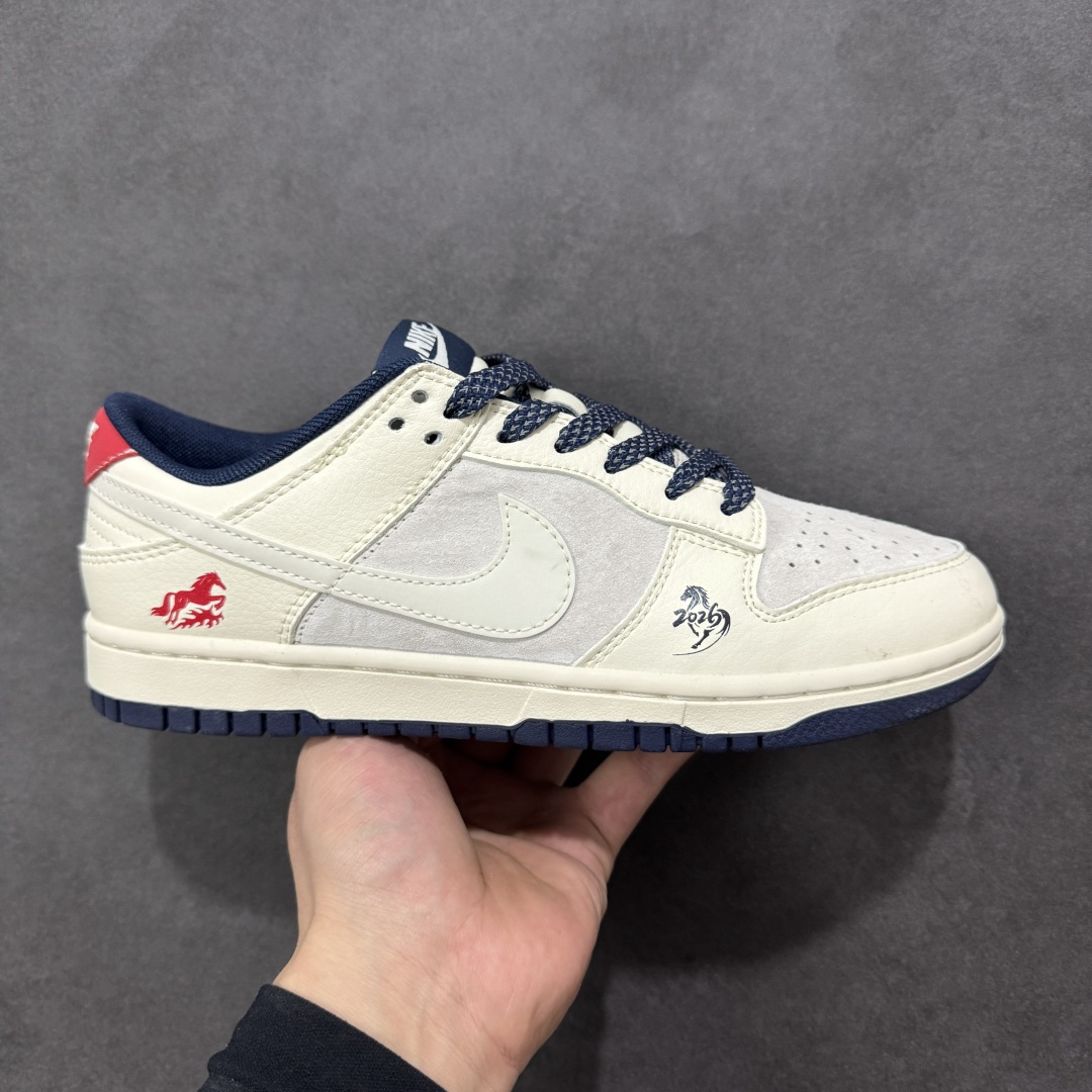 【定制版】Nike SB Dunk Low 马年限定 高端定制 低帮休闲板鞋 #定制鞋盒 大厂纯原品质出货 超高清洁度 皮料切割干净无任何毛边 细节完美 货号：ZH2598-804 尺码：36 36.5 37.5 38 38.5 39 40 40.5 41 42 42.5 43 44 44.5 45-选品中心