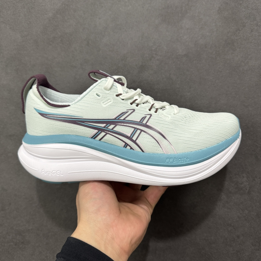【公司级】Asics Gel-Nimbus 28 舒适防滑耐磨低帮休闲跑步鞋 鞋底采用了轻质发泡材料 并在后跟和前掌处采用了ASICS亚瑟士核心科技-GEL缓震胶 赋予鞋款强大的缓冲性能 提供了更柔软适的穿着体验 而在原有设计的启发之上 此次鞋款采用更贴合当今潮流趋势的材料和创新技术 展现出纽约充满活力的都市精神 货号：1011C296-400 尺码：36-45-选品中心