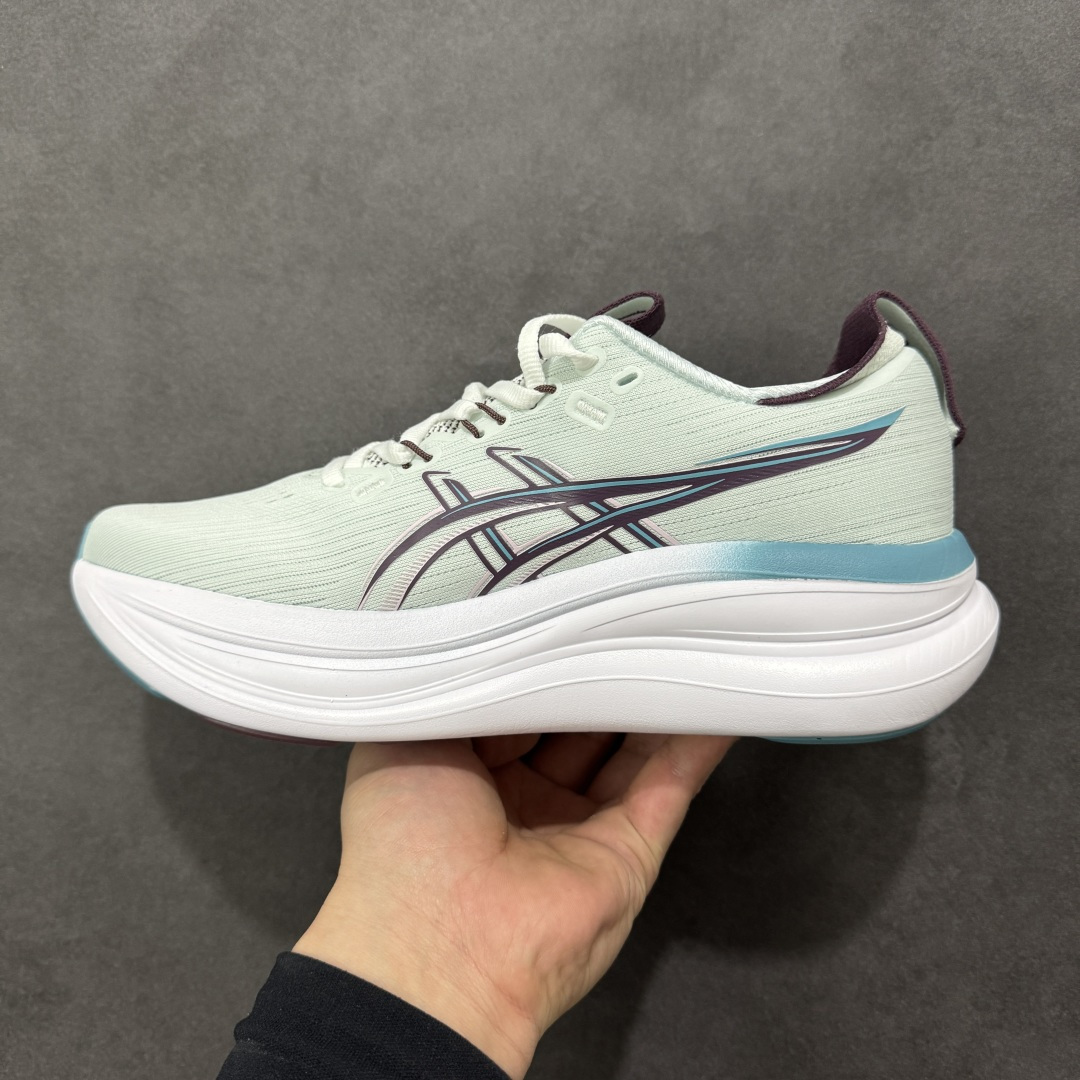 图片[2]-【公司级】Asics Gel-Nimbus 28 舒适防滑耐磨低帮休闲跑步鞋 鞋底采用了轻质发泡材料 并在后跟和前掌处采用了ASICS亚瑟士核心科技-GEL缓震胶 赋予鞋款强大的缓冲性能 提供了更柔软适的穿着体验 而在原有设计的启发之上 此次鞋款采用更贴合当今潮流趋势的材料和创新技术 展现出纽约充满活力的都市精神 货号：1011C296-400 尺码：36-45-选品中心