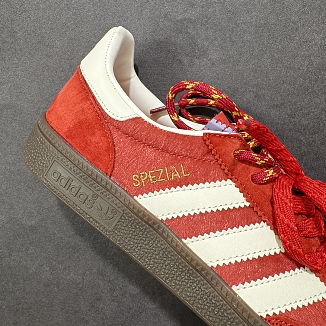图片[6]-【YH纯原】adidas originals HANDBALL SPEZIAL CNY新年款 马年限定 经典运动 德训鞋 三叶草手球特别版圣帕特里克节联名款 全鞋采用yezzy500一样的皮料 进口长绒皮，特殊工艺技术 原盒包装 牛筋耐磨大底 承载青春情怀的板鞋，是现在潮男靓女上脚的大热鞋款 经典三条杠装饰鞋侧 品牌辨识度清晰 货号：KJ6299 尺码：36 36.5 37 38 38.5 39 40 40.5 41 42 42.5 43 44 44.5 45-选品中心