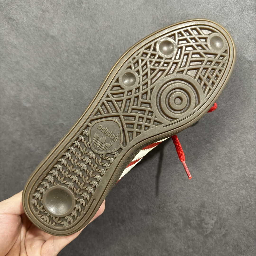 图片[9]-【YH纯原】adidas originals HANDBALL SPEZIAL CNY新年款 马年限定 经典运动 德训鞋 三叶草手球特别版圣帕特里克节联名款 全鞋采用yezzy500一样的皮料 进口长绒皮，特殊工艺技术 原盒包装 牛筋耐磨大底 承载青春情怀的板鞋，是现在潮男靓女上脚的大热鞋款 经典三条杠装饰鞋侧 品牌辨识度清晰 货号：KJ6299 尺码：36 36.5 37 38 38.5 39 40 40.5 41 42 42.5 43 44 44.5 45-选品中心