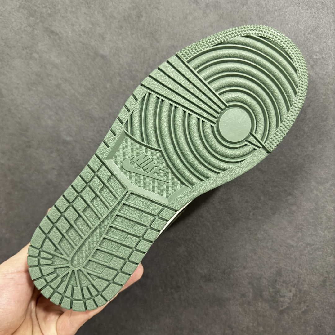 图片[9]-【K版纯原】Air Jordan AJ1 Low 低帮 553558-300 全新流水线出品 市场第二梯队最强版 全部原鞋开发 原楦原纸板开发 全鞋电脑针车 原厂内置全掌气垫 原盒内在原标 唯一Zp原版鞋带绑法 免检产品 全新2022版型 全头层皮料 完美零毛边处理 原厂配置全掌气垫 价格定位良心 新配色陆续出货 尺码：36-46-选品中心