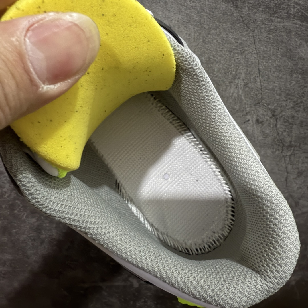 图片[9]-【Max纯原版】Nike Air Max 90 Leather 舒适时尚减震耐磨透气 低帮 气垫 休闲跑步鞋 男款 货号：CD6864-101 顶级90款问市 开发数月 原版开发 多道QC质检 鞋型完美复刻 原厂级别工艺 正确色卡 正确气垫蓝光 正确大底 独家私模 采用进口头层牛皮拼接 定位高端市场 行业标杆工艺 尺码：39 40 40.5 41 42 42.5 43 44 44.5 45 46-选品中心