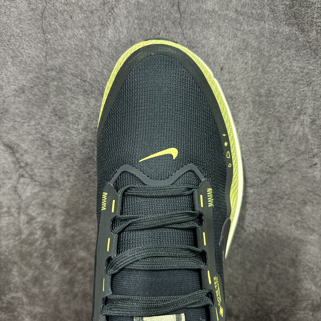 图片[5]-【XE纯原版】Nike Air Zoom Vomero 18 全新科技运动跑鞋 HQ7002-300    目前市场最强品质 原版购入开发 鞋面采用硅胶发泡立体印刷 分体式组合大底 上层超临界ZOOM X泡棉 下层一次ReactX泡棉 区别市场一体底 超高质检清洁度 一切材质配件均与原版一致 原楦原纸板开发 匹配原版98%以上 完美弧度版型 原厂鞋标 立体反光鞋盒标 鞋盒防撞海绵 高端玩家必推版本 高价零售必推版本 欢迎对比市面任意版本‼️ 这双鞋简直是时尚与科技的完美融合。 经典黑色鞋面，质感爆棚，搭配超亮眼的银色大勾子，瞬间成为街头焦点。不仅颜值在线，缓震性能更是一绝 不管是日常出街还是慢跑锻炼，都能给双脚极致舒适体验。  码数超全，36-46 码任你选！别犹豫啦，穿上它，轻松走出潮流范，开启你的时尚运动新旅程！ 码段：36-46-选品中心