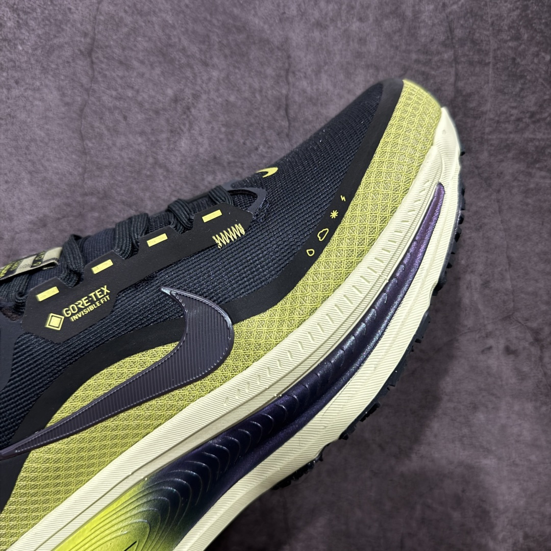 图片[6]-【XE纯原版】Nike Air Zoom Vomero 18 全新科技运动跑鞋 HQ7002-300    目前市场最强品质 原版购入开发 鞋面采用硅胶发泡立体印刷 分体式组合大底 上层超临界ZOOM X泡棉 下层一次ReactX泡棉 区别市场一体底 超高质检清洁度 一切材质配件均与原版一致 原楦原纸板开发 匹配原版98%以上 完美弧度版型 原厂鞋标 立体反光鞋盒标 鞋盒防撞海绵 高端玩家必推版本 高价零售必推版本 欢迎对比市面任意版本‼️ 这双鞋简直是时尚与科技的完美融合。 经典黑色鞋面，质感爆棚，搭配超亮眼的银色大勾子，瞬间成为街头焦点。不仅颜值在线，缓震性能更是一绝 不管是日常出街还是慢跑锻炼，都能给双脚极致舒适体验。  码数超全，36-46 码任你选！别犹豫啦，穿上它，轻松走出潮流范，开启你的时尚运动新旅程！ 码段：36-46-选品中心