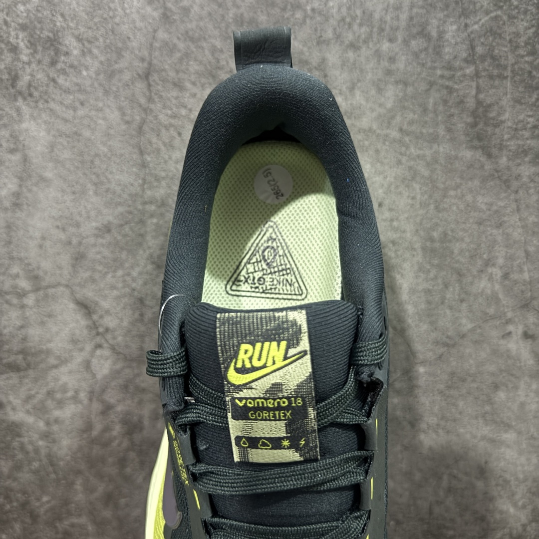 图片[8]-【XE纯原版】Nike Air Zoom Vomero 18 全新科技运动跑鞋 HQ7002-300    目前市场最强品质 原版购入开发 鞋面采用硅胶发泡立体印刷 分体式组合大底 上层超临界ZOOM X泡棉 下层一次ReactX泡棉 区别市场一体底 超高质检清洁度 一切材质配件均与原版一致 原楦原纸板开发 匹配原版98%以上 完美弧度版型 原厂鞋标 立体反光鞋盒标 鞋盒防撞海绵 高端玩家必推版本 高价零售必推版本 欢迎对比市面任意版本‼️ 这双鞋简直是时尚与科技的完美融合。 经典黑色鞋面，质感爆棚，搭配超亮眼的银色大勾子，瞬间成为街头焦点。不仅颜值在线，缓震性能更是一绝 不管是日常出街还是慢跑锻炼，都能给双脚极致舒适体验。  码数超全，36-46 码任你选！别犹豫啦，穿上它，轻松走出潮流范，开启你的时尚运动新旅程！ 码段：36-46-选品中心