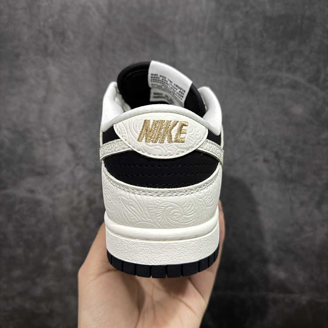 图片[4]-【纯原版】Nike SB Dunk Low 马年限定 低帮休闲板鞋 IF3944-001 大厂出品 极力推荐 原装头层材料 独家版型蒸餾加工帶來的是更好的视觉和脚感体验大厂纯原品质出货 清洁度 电绣工艺 皮料切割干净无任何毛边 细节完美   尺码：35.5 36 36.5 37.5 38 38.5 39 40 40.5 41 42 42.5 43 44 44.5 45 46 47.5-选品中心