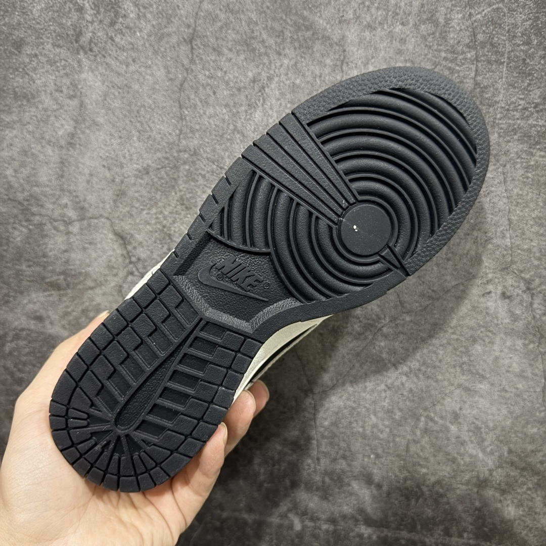 图片[9]-【纯原版】Nike SB Dunk Low 马年限定 低帮休闲板鞋 IF3944-001 大厂出品 极力推荐 原装头层材料 独家版型蒸餾加工帶來的是更好的视觉和脚感体验大厂纯原品质出货 清洁度 电绣工艺 皮料切割干净无任何毛边 细节完美   尺码：35.5 36 36.5 37.5 38 38.5 39 40 40.5 41 42 42.5 43 44 44.5 45 46 47.5-选品中心